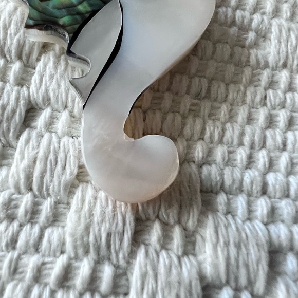 Seahorse Abalone & mother of Pearl Pendent Sterling Bale - Picture 4 of 7